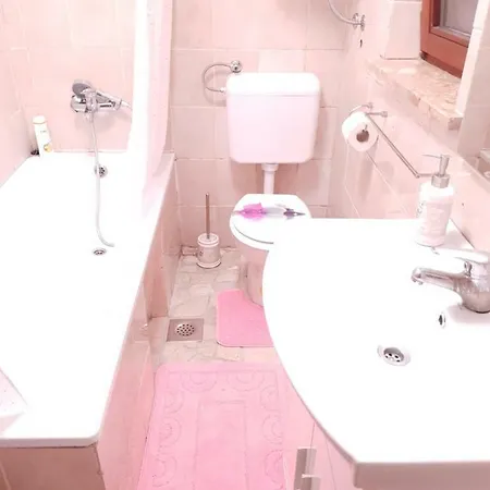 Kvija Arena Appartement *